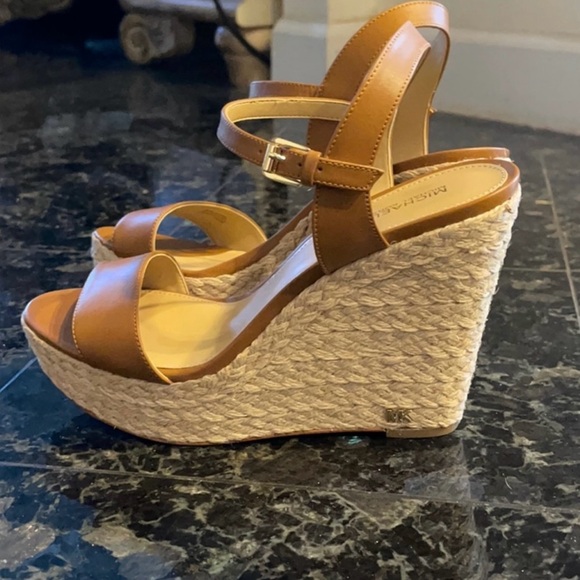Michael Kors Jill Leather Wedge Shoes Brand New in Box and NWT. - Picture 4 of 10